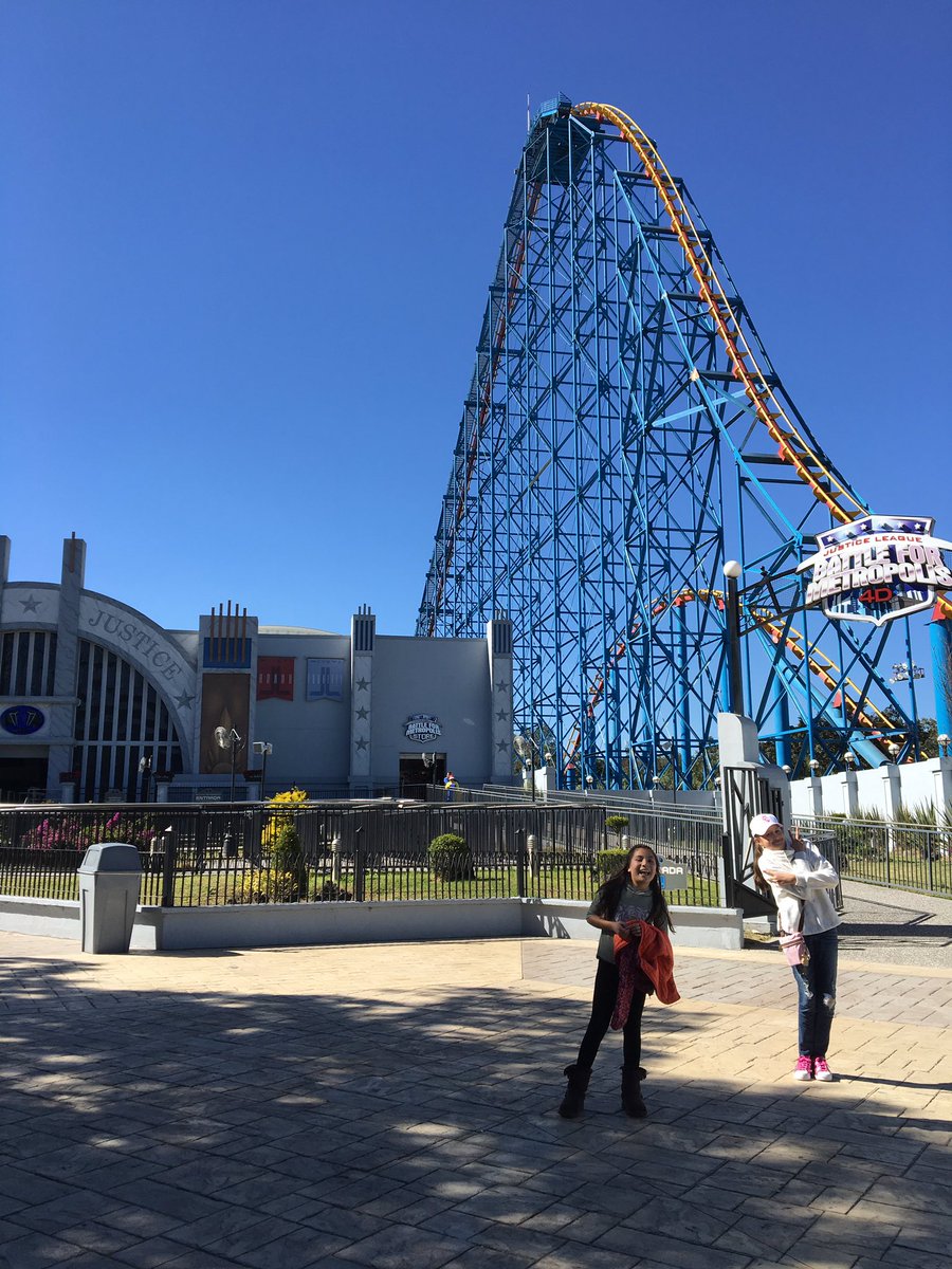 irenegarciamx's tweet photo. Increíble #PlanConPeques gracias a @FordMX pasamos un gran día con amigos disfrutando de todos los juegos en @SixFlagsMexico #MamásAlVolante #Explorer2018 https://t.co/r1Kv2xp33q