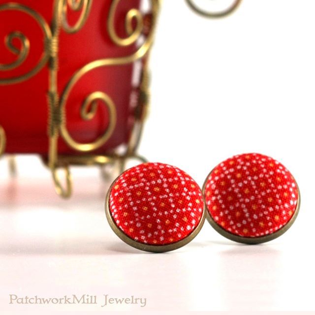 PatchworkMill's tweet image. Almost here! ✨ ✨ ✨ etsy.com/PatchworkMillJ… ✨ ✨ ✨ #earrings #handmadeisbetter #red #quilter #jewelry #earringaddict #fabricart #earringlove #vintage #fabric #button #fabriclove #etsygifts #fabricdesign #etsynch #buttonearrings #ret… bit.ly/2PTUCwn