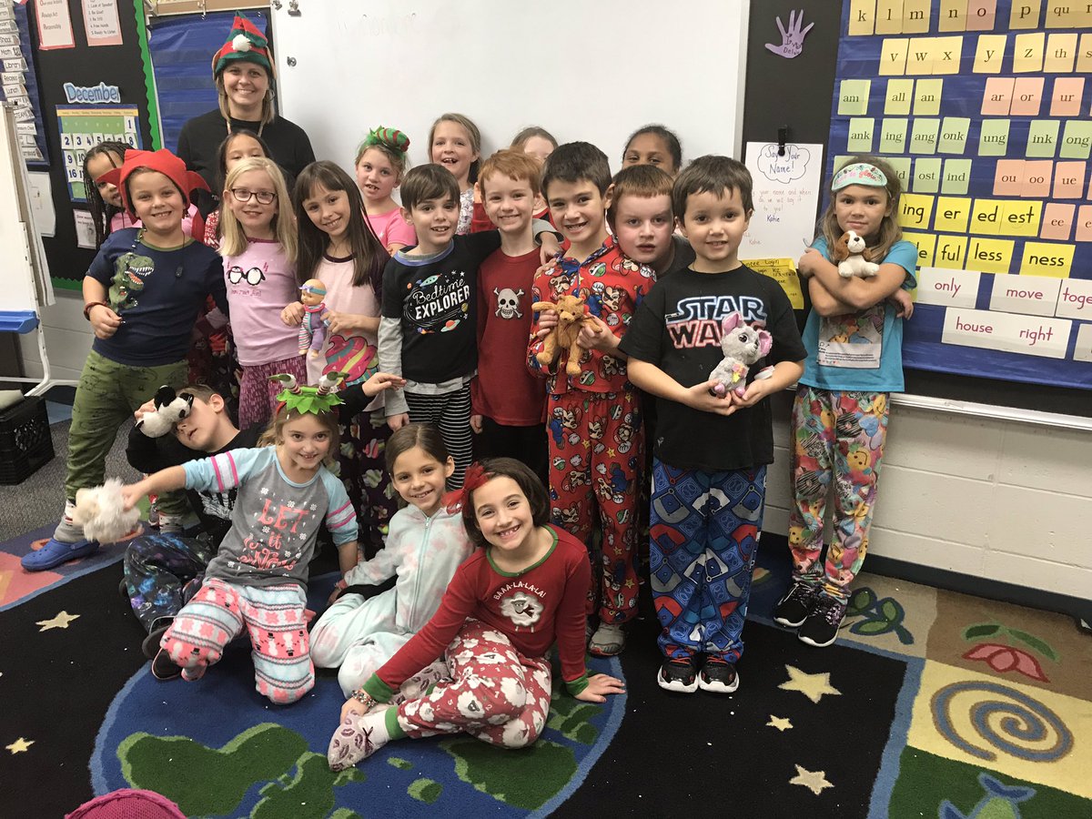 AlvesClass's tweet photo. PJ/Movie day! Snowman STEAM activity! Crafts! Busy but fun day in second grade! https://t.co/fgX8Lv7cuu