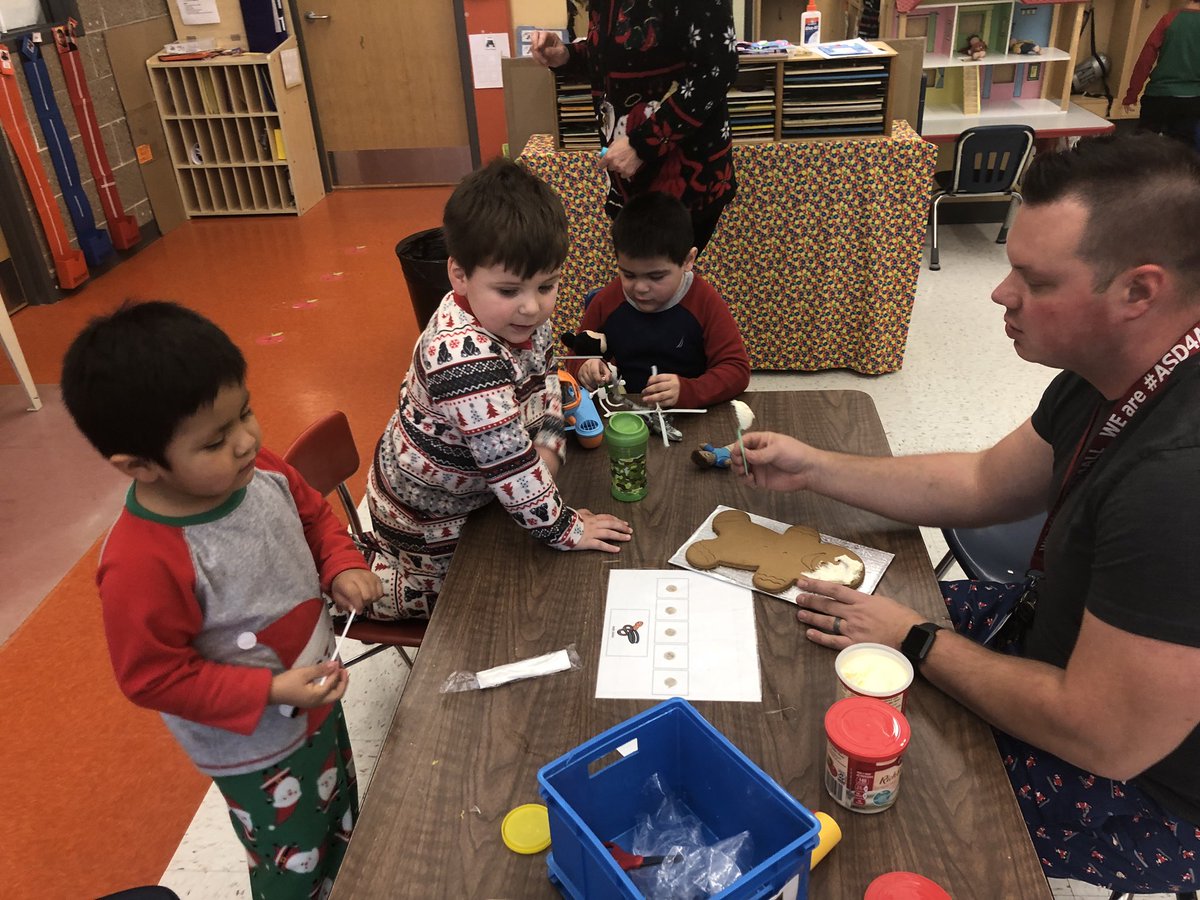 Mrs_James_AELC's tweet photo. Day 12: The ECII classes went on a school-wide gingerbread hunt today! It ended with finding the “real” gingerbread!  #12DaysofASD4 #ASD4all @RupinskasTomas @LearyDominique @AddisonELC https://t.co/aPpS4jaYGL