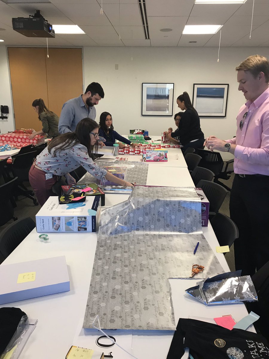 One of my favorite @GrantThorntonUS SoFla volunteer events - collecting and wrapping gifts for the women and children in the INN Transition North program @JrLeagueMiami #gtunited #localactionglobalimpact