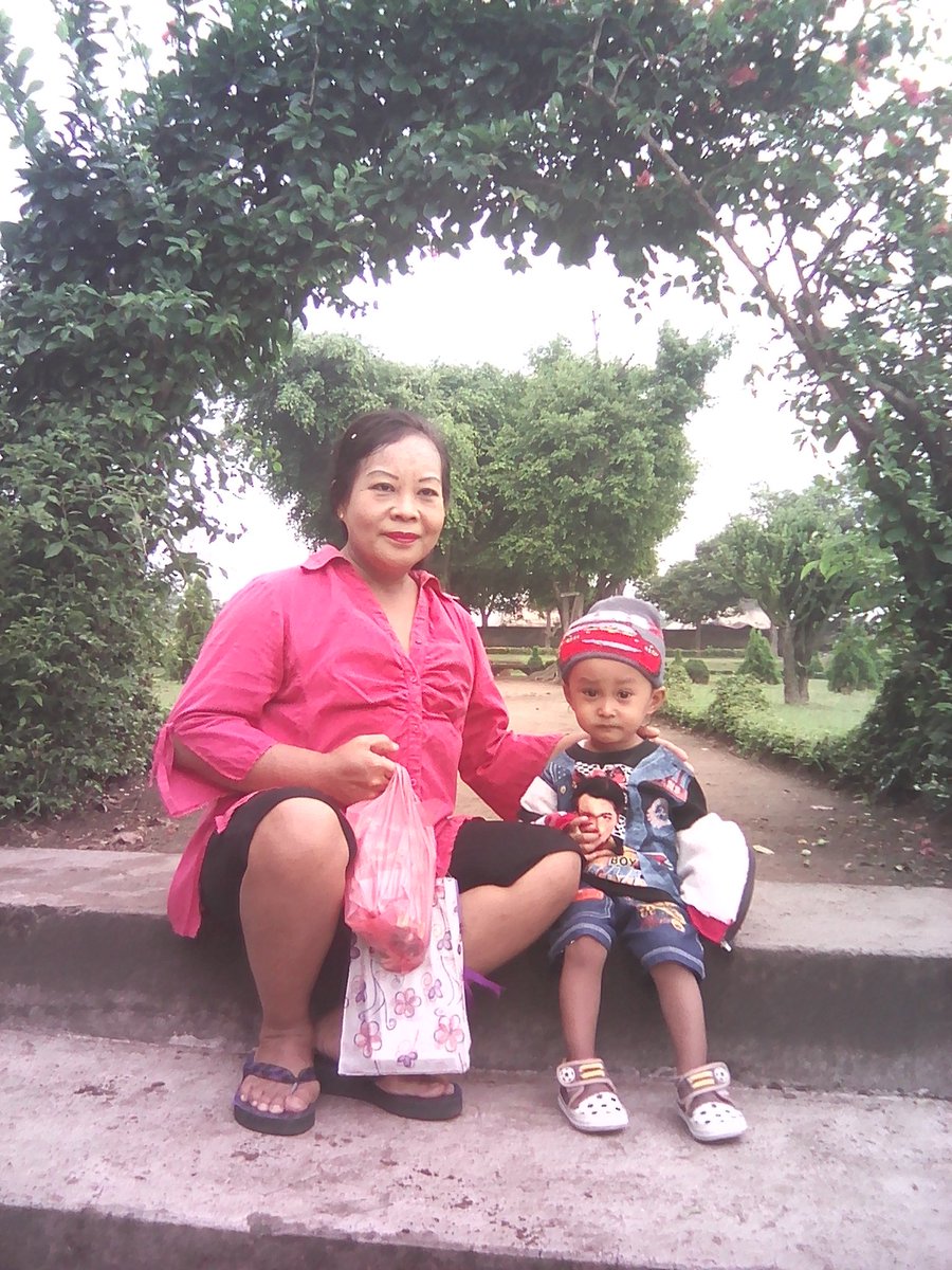 Dye_94's tweet photo. Selamat merayakan hari seseorang yang patut untuk dimuliakan ...💕sehat selalu ibu... &amp; untuk semua ibu yang ada didunia..semoga selalu berbahagia 😇
#SelamatHariIbu #happymotherday https://t.co/3YhK9WGecC