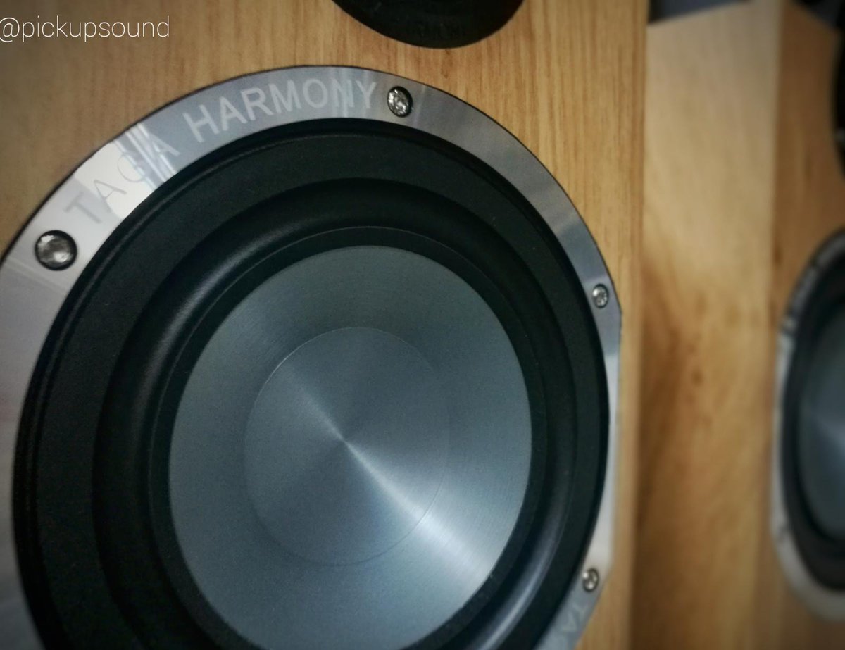 TAGA Harmony Platinum B40v3
Monitores con agudos de titanio, de increíble sonido! 
Put your hands up in the end!!!
#pickupsound #tagaharmony #amplificador #altavoces #regalodereyes #navidad #altagama #hifi #altafidelidad #jerez #sonido #sound #diseño #cadiz