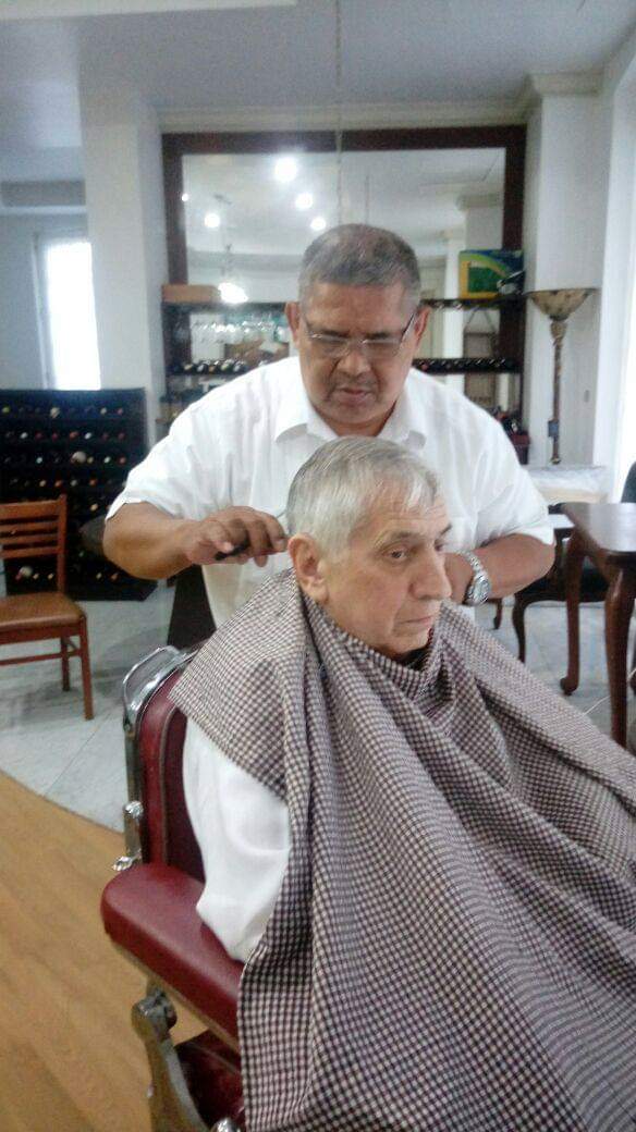 juarez_jm's tweet photo. Que alguien le explique a Juan Ocho. Le dijeron que NUÑEZ se peló, pero en la peluquería.. https://t.co/6pAwf156vO