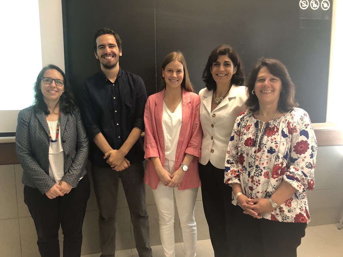 ComunicacionUM's tweet photo. Helen Bernatzky defendió su proyecto de fin de carrera. ¡Felicitaciones licenciada @hbernatzky! 👏🏼🎓👏🏼 #AlumniFCOM #AlumniUM https://t.co/gqq1lcO2V0