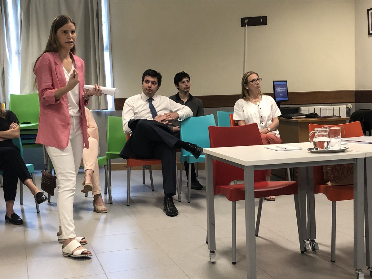 ComunicacionUM's tweet photo. Helen Bernatzky defendió su proyecto de fin de carrera. ¡Felicitaciones licenciada @hbernatzky! 👏🏼🎓👏🏼 #AlumniFCOM #AlumniUM https://t.co/gqq1lcO2V0