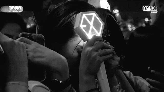 BHforlife04's tweet photo. #EXOLVOTING wake up https://t.co/yv0LXhWpWZ