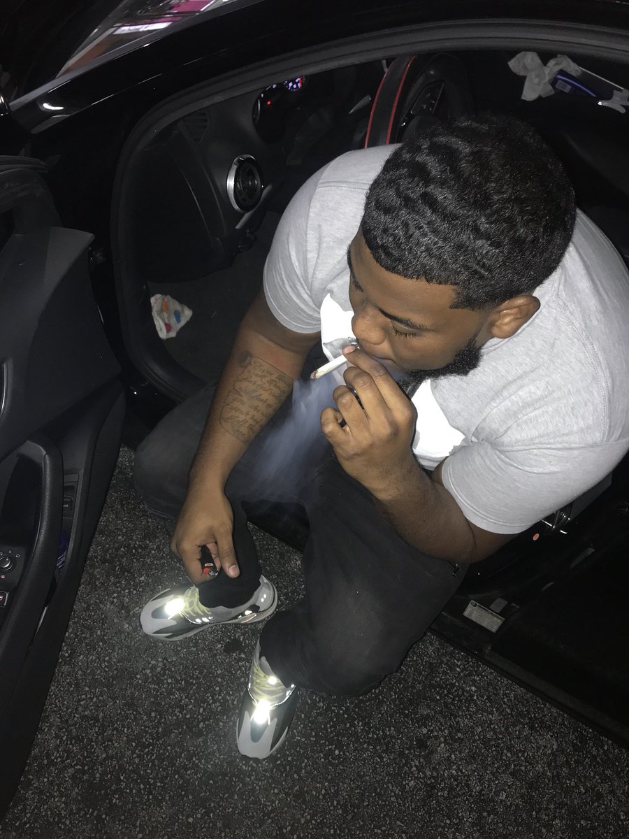 CatheineAllen's tweet photo. Flyer then Aladdin I need a carpet Iโm leave a nigga dead on the carpet ๐ฃ #Happygdaytome #20Blessed https://t.co/JWvBuIu1Uz