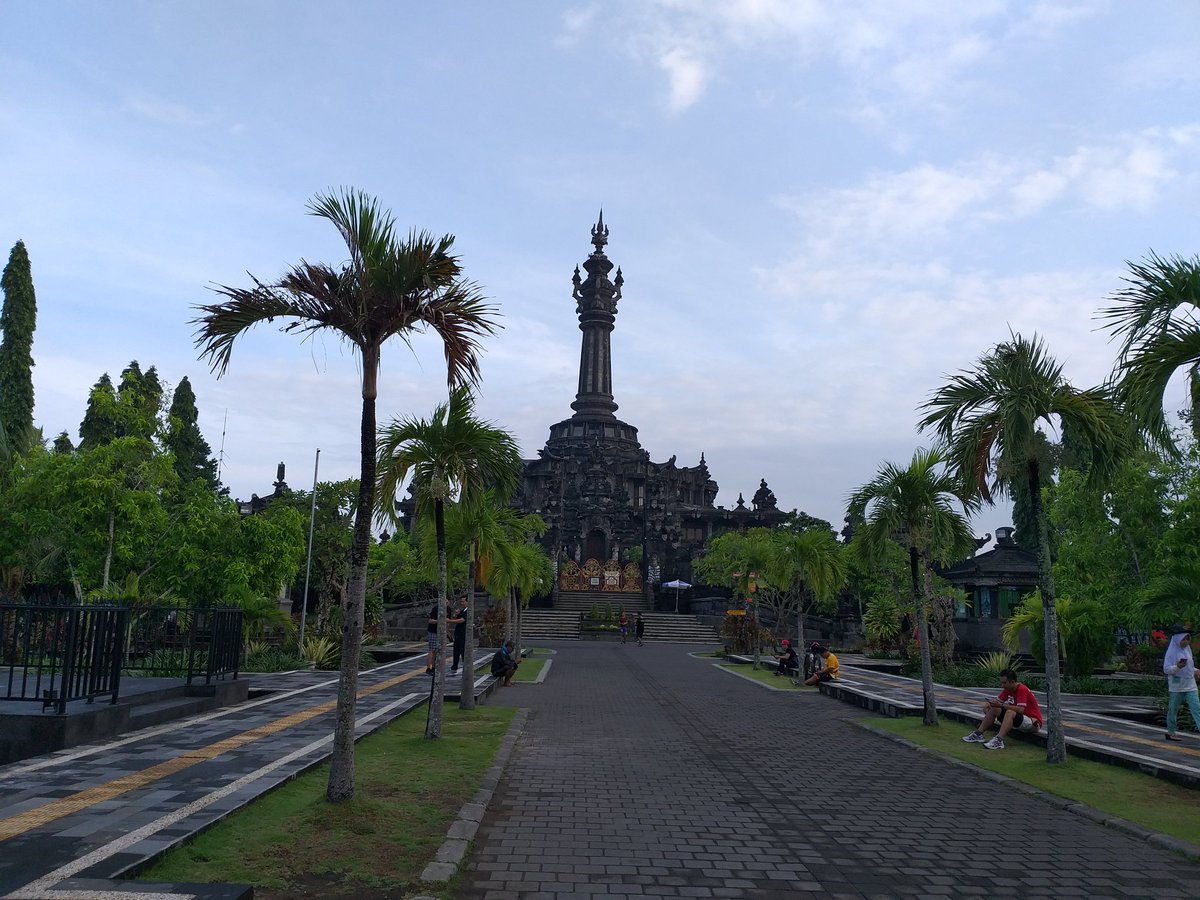 Salah satu tempat wisata di kawasan kota Denpasar , sekaligus space buat lari pagi 🙃 #WithGalaxy #A6PLus