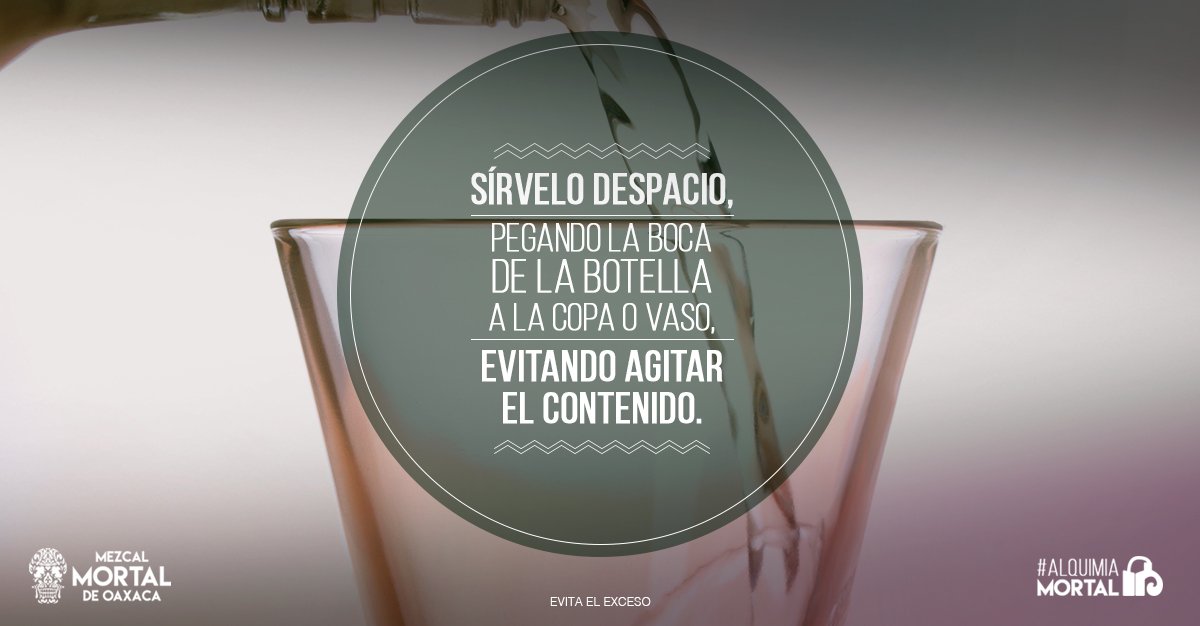 MezcalMortal's tweet photo. ¿Te has preguntado la forma correcta de servir el mezcal? Nosotros te la compartimos. #AlquimiaMortal https://t.co/S7CwTWYMfC