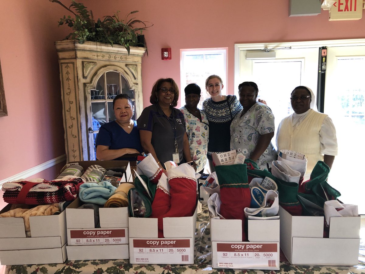 RedCrossRPHS's tweet photo. What an amazing experience to be able to create and deliver stockings to some amazing people!! Happy Holidays and from everyone at the RPHS Red Cross Club, we hope you have an amazing winter break!!! https://t.co/SKDfT2tze1
