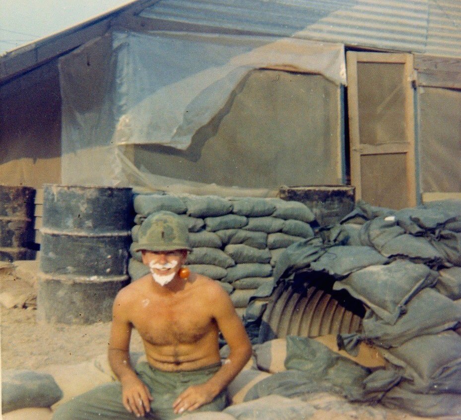 ApacheBluesFilm's tweet photo. Merry Christmas from Lt RB Alexander

#apacheblues #vietnamveteran #vietnamwar #christmas #army https://t.co/ExQ1ekntG9