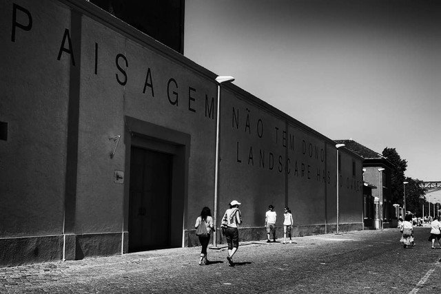 ArmandaAndrade's tweet photo. #Lisbon #lisboa #portugal 🇵🇹 #street #streetphoto #streetphotographer #urban #citylife #blackandwhite #monochrome #bwphotography #bw #blackandwhitephotography #bw2018 #blackandwhitechallenge #bwchallenge #nikcollection https://t.co/TuLHJj2ENl