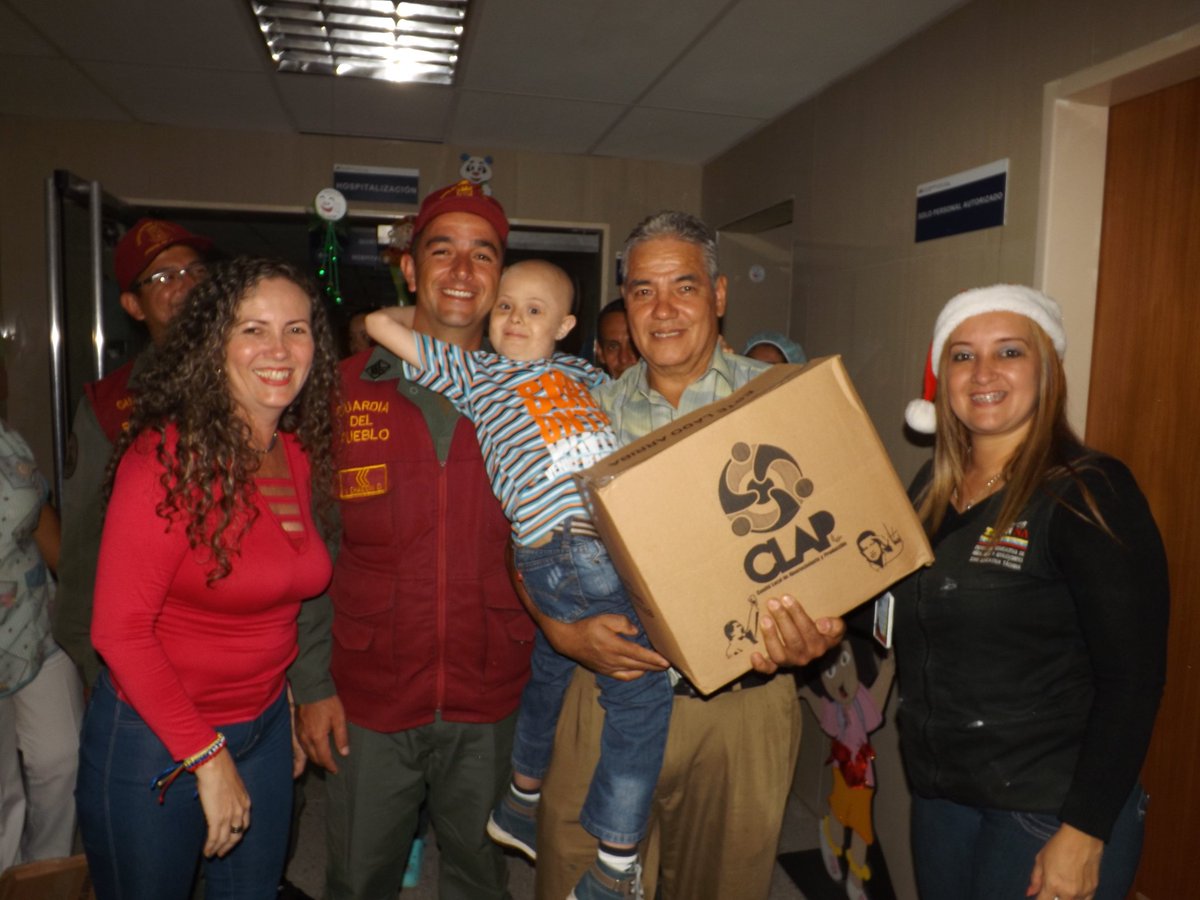 En estas navidades regalamos amor, alegría, paz y esperanza a todos los niños 👦 y niñas 👧 de nuestra hermosa Venezuela 🇻🇪, de la mano del Presidente Obrero <a href="/NicolasMaduro/">Nicolás Maduro</a>, Ministro @psuvaristobulo y Protector <a href="/FreddyBernal/">Freddy Bernal</a>

¡Garantizando la Suprema Felicidad Social!
