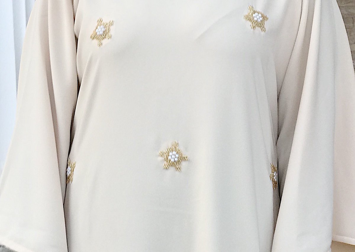 MwalaMiwa's tweet photo. Details #LOOK6
#mwalamiwass19 #mwalamiwathelabel #thedaintyseries #trendy #abayainspiration #nigeria #dubai #qatar #newyears #clothingbrand #abaya #travelwears #fashionable #lifestyle #classy #newcollection #luxury #voguearabia #shoponline #bellanaija #fashionweek #modestfashion https://t.co/qso4UnM2xn