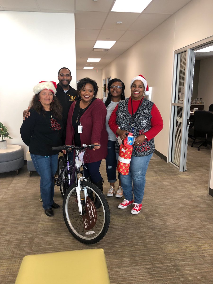 ⁦<a href="/HRBusSrvcs/">HISD HR Business Services</a>⁩ delivering the last few gifts to ⁦<a href="/LawsonMS_HISD/">Audrey H. Lawson MS</a> ⁦@HISDWorkWithUs⁩ #fulfillment