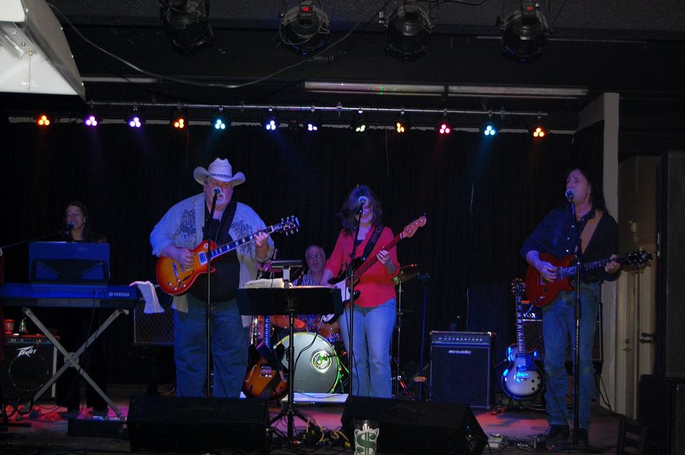 SilverwingTunes's tweet image. Silverwing is throwing another party!  Jan 12th at Mummer's in Sparks, NV @renosparksnews We will be having a CD release party for our newest music "County Line"  lots of great original tunes #songwriter