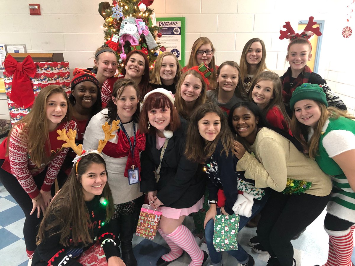FHSECE's tweet photo. Junior ECE had a great time helping at the KECEC Christmas party tonight. https://t.co/RH3TkHAR0H