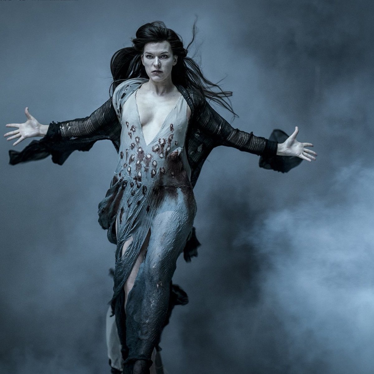 niduchis's tweet photo. @millajovovich as the Blood Queen in new @HellboyMovie trailer! #milla #millajovovich #Hellboy #MillaJ #Alice #residentevil https://t.co/dG2jwXDXC2