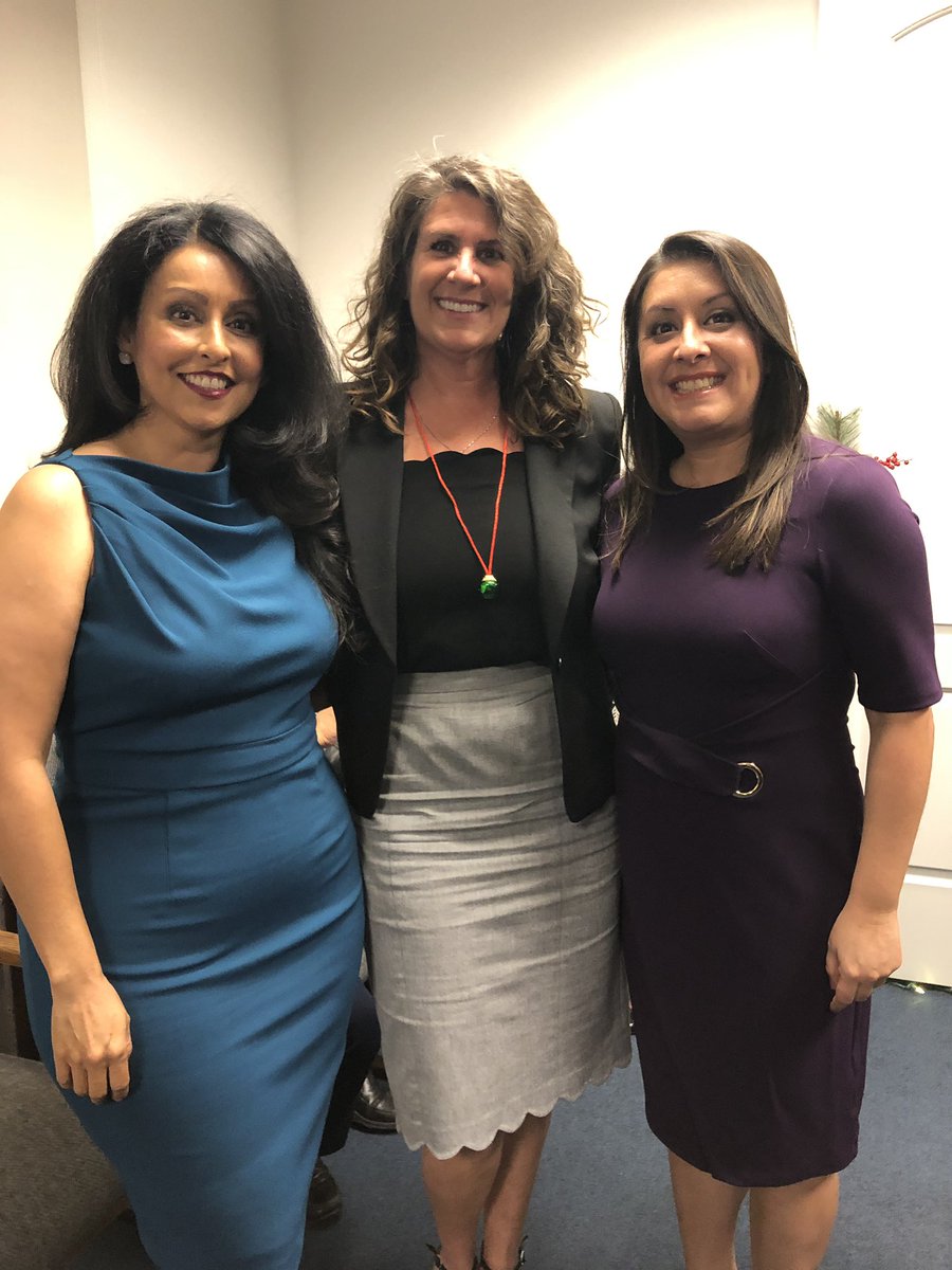 Strong leaders representing our SFV <a href="/CD6Nury/">cd6nury</a> <a href="/LuzRivas/">Luz Rivas</a> <a href="/LAFamilyHousing/">LA Family Housing</a> Happy Holidays!