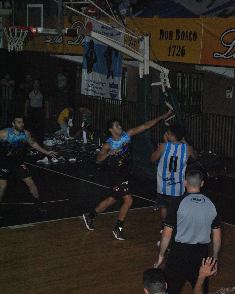 SoyDecanoOf's tweet photo. #Básquet #Primera #Superfinal 
#2doPartido
Final del 2do cuarto.

#JuventudUnida 26
#AtléticoTucumán 36

#VamosLosDk https://t.co/pL4TpOMwBH