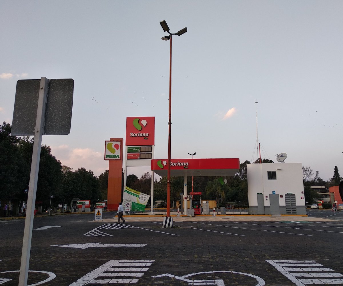 Peter Tweet ar Twitter: “Poner venta de juguetes a medio estacionamiento de la Comercial mexicana ( Soriana ) estaba bien Pero una Gasolinera ??? #FelizMiércoles de Plaza #Xalapa @VialidadXalapa… https://t.co/9hp8vOOTS7”