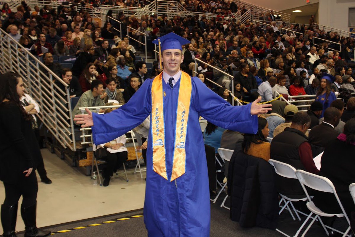 HofstraTennis1's tweet photo. Great seeing David Schrott earn his #Hofstra degree at @HofstraU mid-year commencement tonight. #HofGrad18 #RoarWithPride https://t.co/sixHwFXj0i