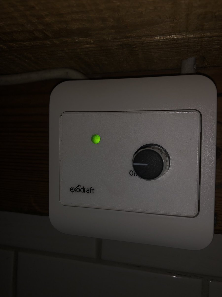 JPElectricalAC's tweet photo. Late night emergency call out for fault on controller. Replaced commission 2 year warranty #exodraft #callout #spares https://t.co/8MPAxpdRg2