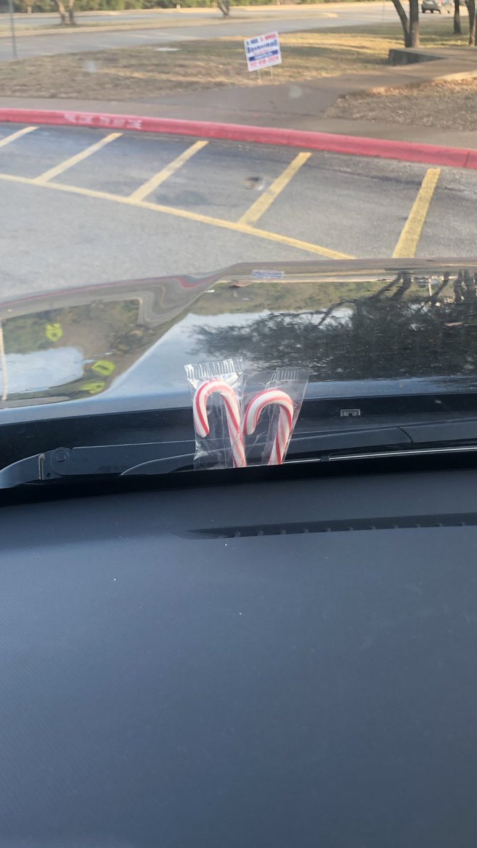 NikiPrindle's tweet photo. Thanks for the candy canes!  #WSErandomactsofkindness https://t.co/Y87eQC4SSH