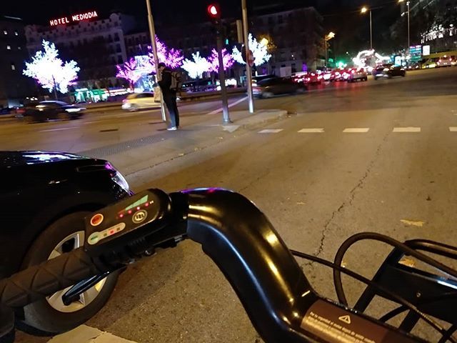 Noches de Navidad en bici.
Christmas nights by bike 🚲😊 #enbicipormadrid #christmas #navidad #Bicicleta #bicimad #ebike #EV #0emissions #healthy #salud #movilidadactiva #commuter #enbicialtrabajo ift.tt/2A8NxTt