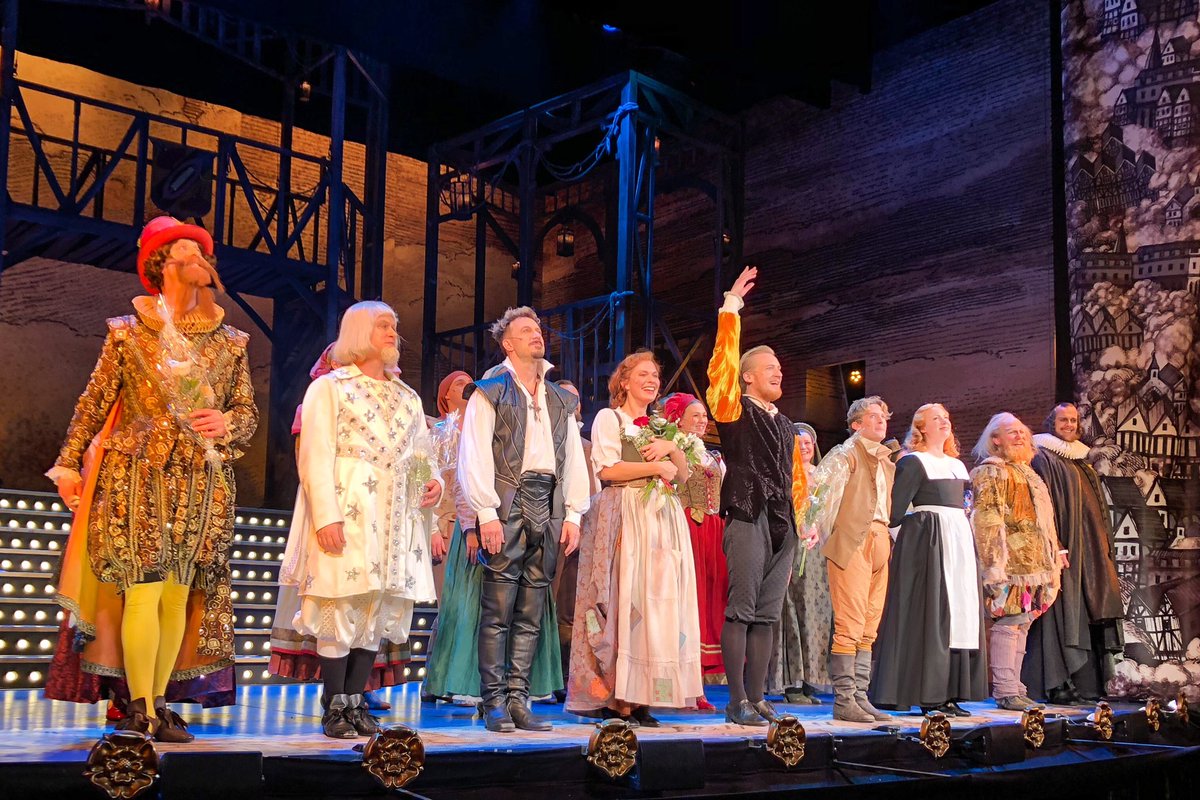 Malin__Axelsson's tweet photo. Jag har äntligen fått sätta mig i salongen och se den💕🤣💕. Gör det du med. MYCKET underhållande🌟😊🌟!!! #wermlandopera #somethingrottenthemusical https://t.co/rUAJKtDWPr