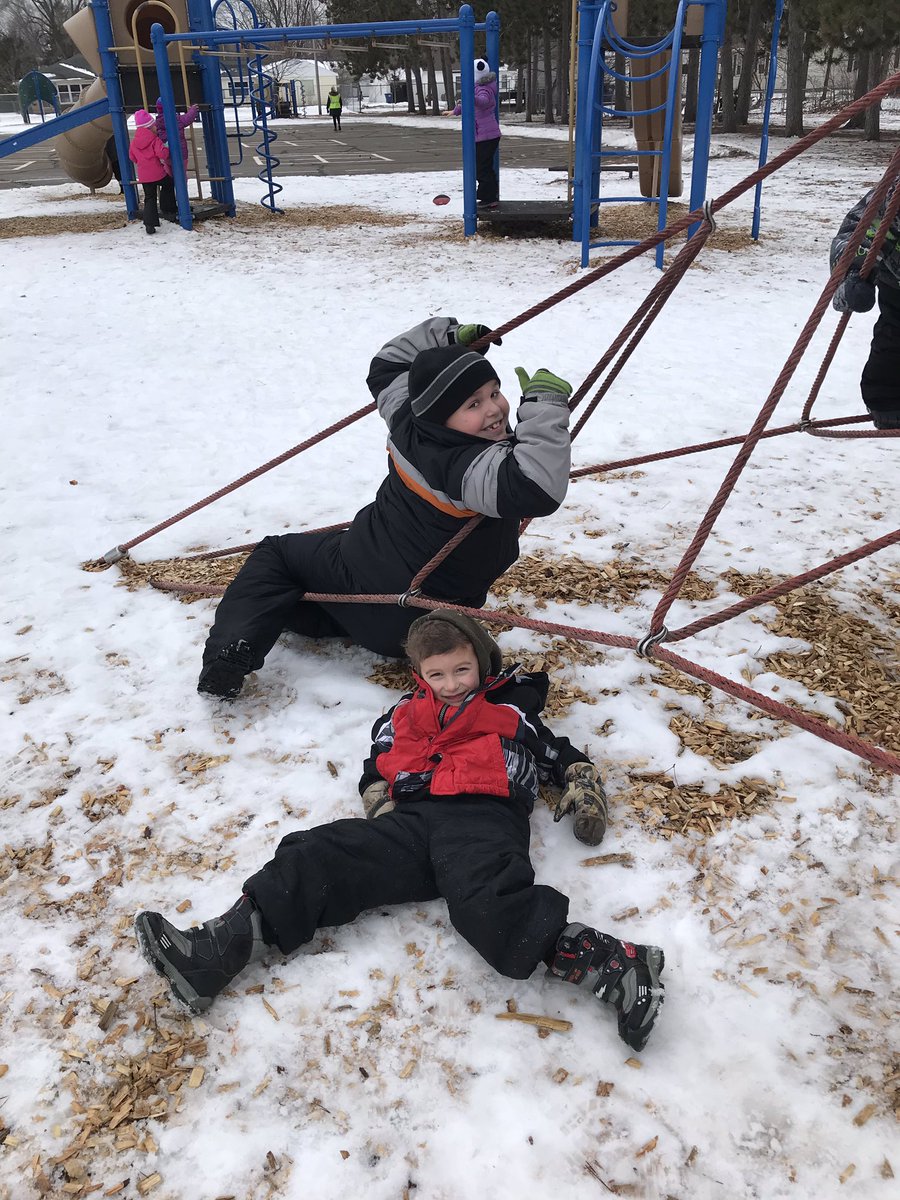 MrAReiche's tweet image. We had a blast taking our Reading Buddies out to recess and playing with them today! #Teach4Me #MarshallRocks