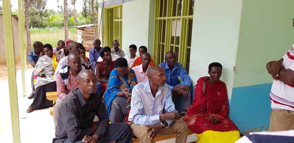 ryaf_agribiz's tweet photo. NYAGATARE:  
RYAF-RDDP are mobilizing cooperative of farmers in @NyagatareDistr on climate resilience(Rain water Harvesting) https://t.co/RXI7LaQlTw