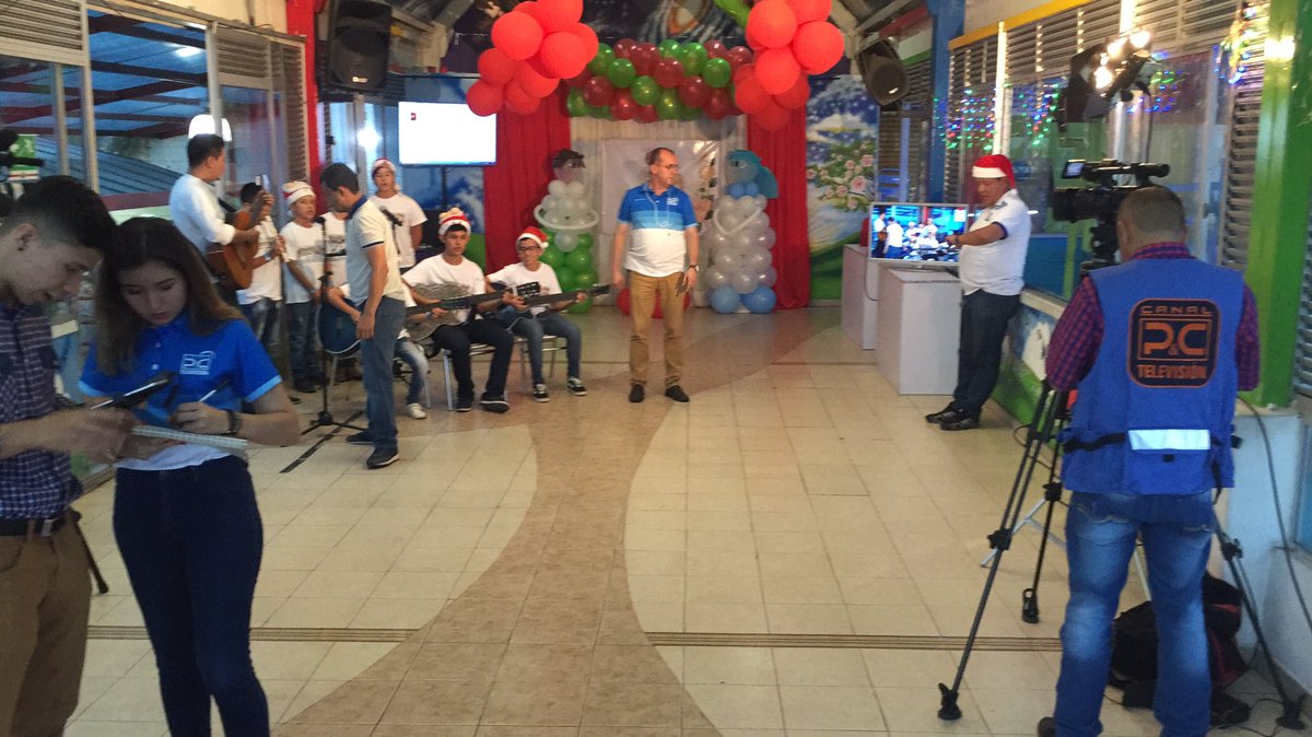 pyc_tv's tweet photo. Todo listo para la transmisión en directo, a partir de la 6 pm con la Novena de Aguinaldos desde Súper Park de la 80 en Ibagué. Vea la novena en https://t.co/t584VBaW9l https://t.co/kKd5hPdfCp