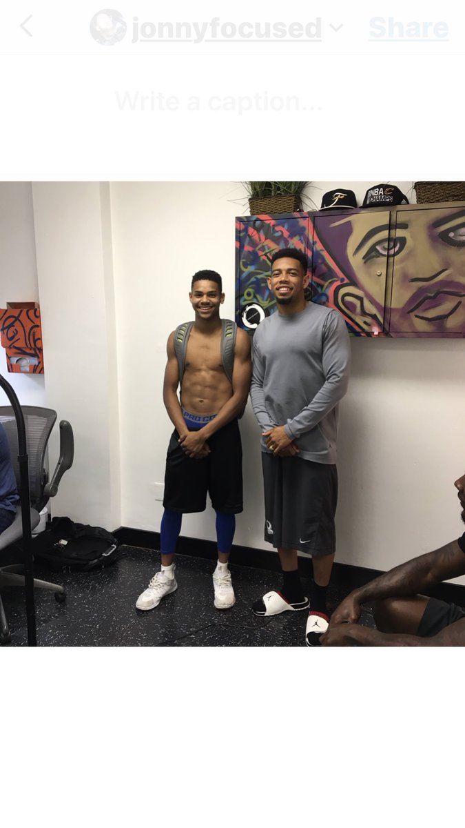 FieldSniper22's tweet photo. Big Ups to the Big Bro @joehaden23 for makin the Defensive Player of the Week!!! #YeahhJoe 🙌⚔️⚔️ #ThrowBack https://t.co/yRsOLpmEJZ