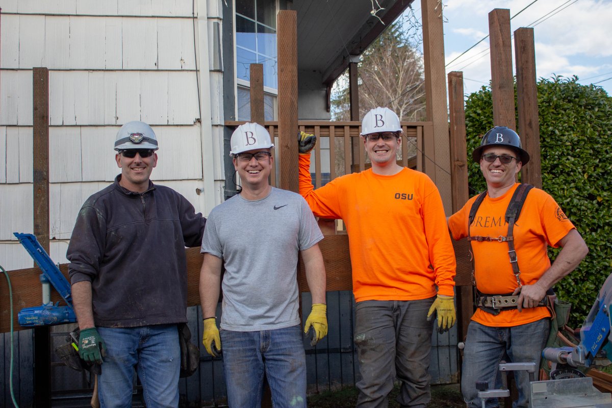 Bremik_NW's tweet photo. It's a holiday tradition to put our building skills to good use; this is our 3rd year partnering with @REACHCDC to help those in need. We're finishing up this year's project today in NoPo! Thank you to everyone involved in making this annual tradition a positive reality! https://t.co/uUw87pRqxX