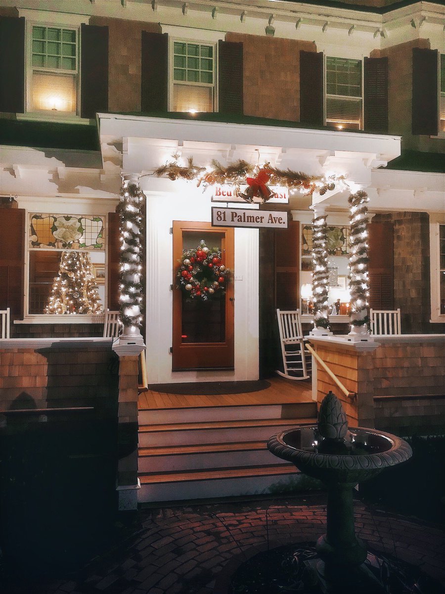 PalmerHouseInn's tweet photo. Victorian Postcards from Falmouth

"So now is come our joyful feast,
Let every man be jolly;
Each room with ivy leaves is dressed,
And every post with holly."
George Wither https://t.co/zcedRDhbMB