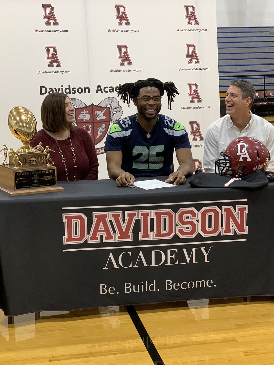kingani_mapogo's tweet photo. Y’all show appreciation and thanks to this great people who worked and being with me throughout this 3 years I been in U.S My math, English, and U.S history teachers. My football head coach, my guardians and DA family. They made this journey of mine great and future so bright!!! https://t.co/E70QFxb72w
