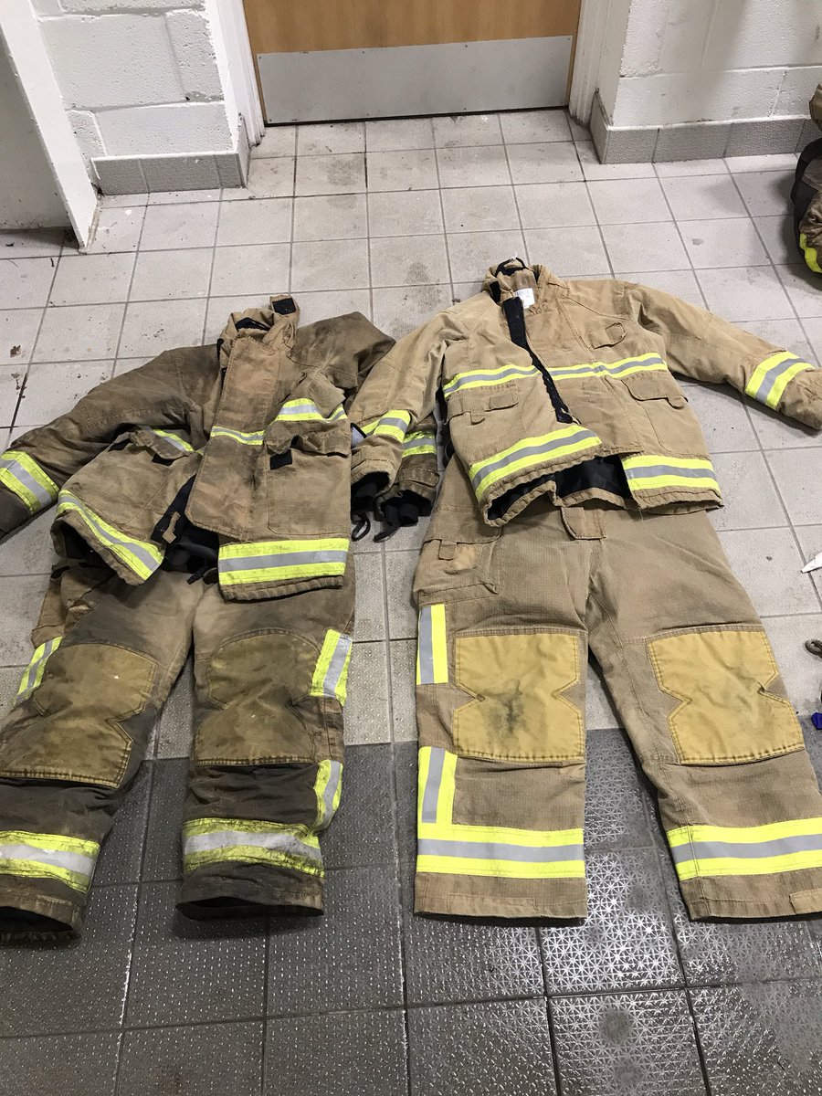 Laura_Wheelton's tweet photo. Fresh kit needed after BA refresher course on days this tour...really interesting looking at fire gas ignitions and use of PPV #firefighter #femalefirefighter #training #breathingapparatus #refreshercourse #dirtykit https://t.co/DcXtIHbckL
