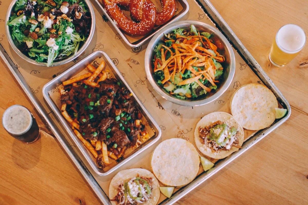 HAPPY HOUR | Tuesday - Thursday | 2PM to 5pm ⠀
⠀⠀
Mini quesadillas, pork shoulder tacos, brisket chili fries, pretzels, half salads and beer! You can have it all during happy hour. Every Tuesday through Thursday from 2pm to 5pm.