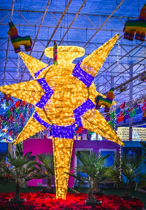 Grab one of our passports as you "GLOW Around the World," exploring six beautifully lit countries and collecting a stamp from each as you go! Can you guess which country we're featuring today?  📷 : @ricardo_ruiz_zamora  bit.ly/2OTORhF #christmasglow #glowbarrie