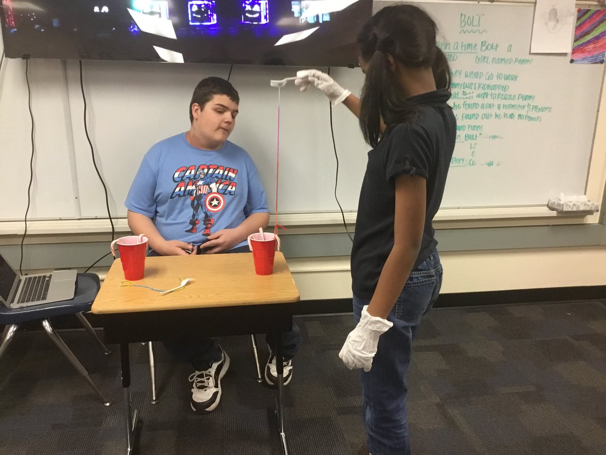 Arrowhead512's tweet photo. Middle school Ss using academic and social skills to help elementary Ss with fun projects @theSMSD #ArrowheadMovingForward https://t.co/wVdOHjMIds