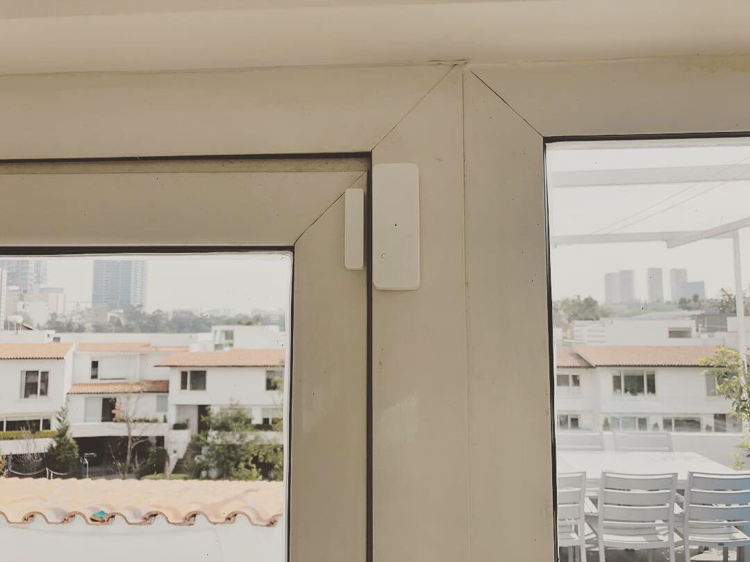 MyControl_Home's tweet image. 🚪📲 Instalación de sensores para puertas y ventanas.

¡¡¡Con los sensores de puertas y ventanas podrás monitorear y recibir notificaciones cuando se abran!!!  

#casasinteligentes #smarthome #sensores  #ventanas #notificaciones #domotica #smarthphone #iphone #android #mexico