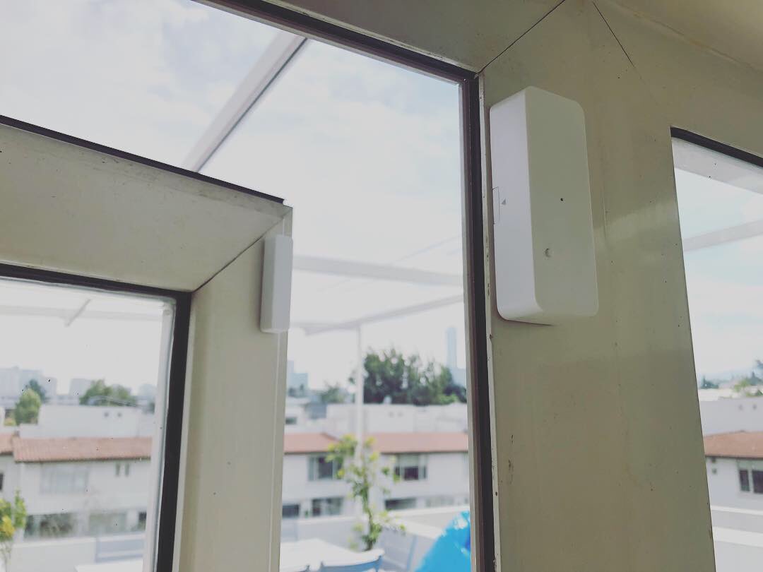 MyControl_Home's tweet image. 🚪📲 Instalación de sensores para puertas y ventanas.

¡¡¡Con los sensores de puertas y ventanas podrás monitorear y recibir notificaciones cuando se abran!!!  

#casasinteligentes #smarthome #sensores  #ventanas #notificaciones #domotica #smarthphone #iphone #android #mexico