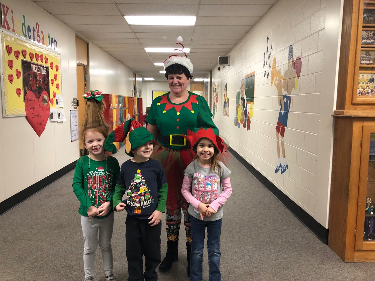 gosportelem's tweet photo. Christmas Character Day @gosportelem #holidayfun #socsowen https://t.co/B7kbSyThbF