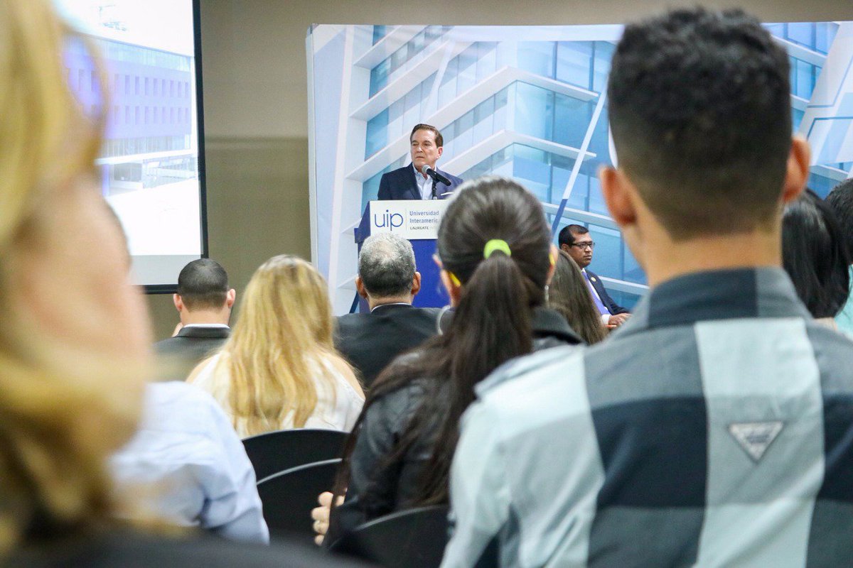 NitoCortizo's tweet photo. Esta es la tercera vez que me reúno con jóvenes de la Universidad Interamericana de Panamá en un conversatorio sobre educación, democracia, migración, oportunidades, agro, salud, empleos y transparencia. #Democracia2019 @uippanama https://t.co/fw1Z6iXs7V