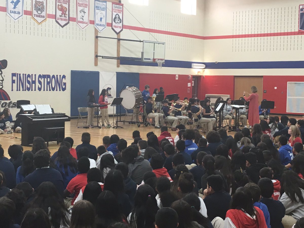 Clarkeedu1's tweet photo. Great FMS winter concert...great to see so many parents and family supporting our Freedom Patriots...@music_fms @FreedomD100 https://t.co/WmU5l9ZEng