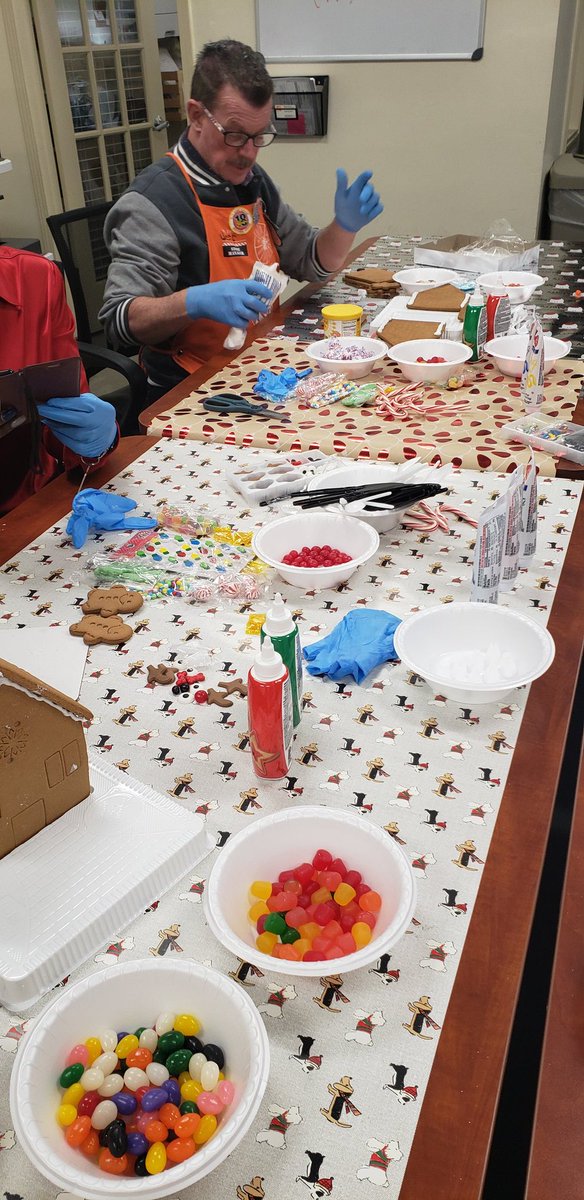 shalisa0159's tweet photo. Building Gingerbread houses with my DS team and store manager @jsbenefield to take the edge off😁 Thanks @LauraDepot159 for this fun team building exercise! Hmmm just might make you the new captain for my workshops 😉 https://t.co/JVMiNpNOIQ