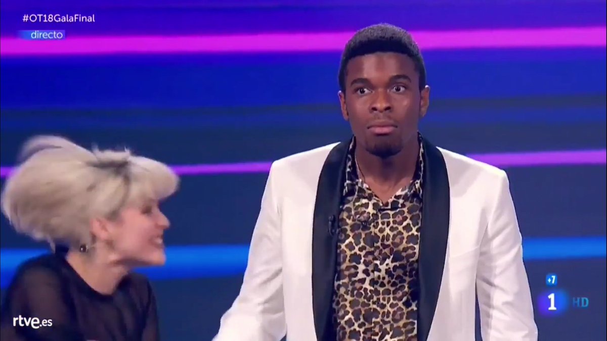 soynormalvale's tweet image. mi cara cuando apruebo un examen que daba por suspendido