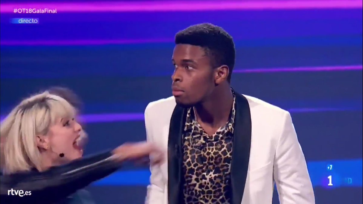 soynormalvale's tweet image. mi cara cuando apruebo un examen que daba por suspendido